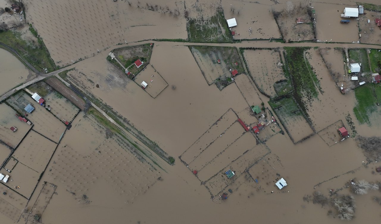 Tarım arazileri ve yerleşim yerleri sular altında kaldı