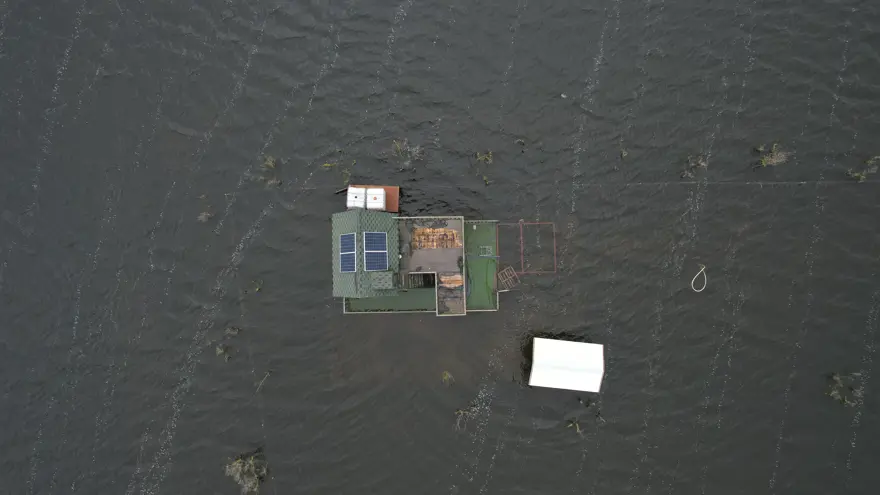 Gölde su seviyesi 10 metre yükseldi: Hobi bahçeleri sular altında kaldı!