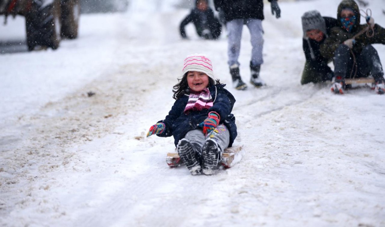 Erzurum’da 3 ilçede eğitime kar engeli