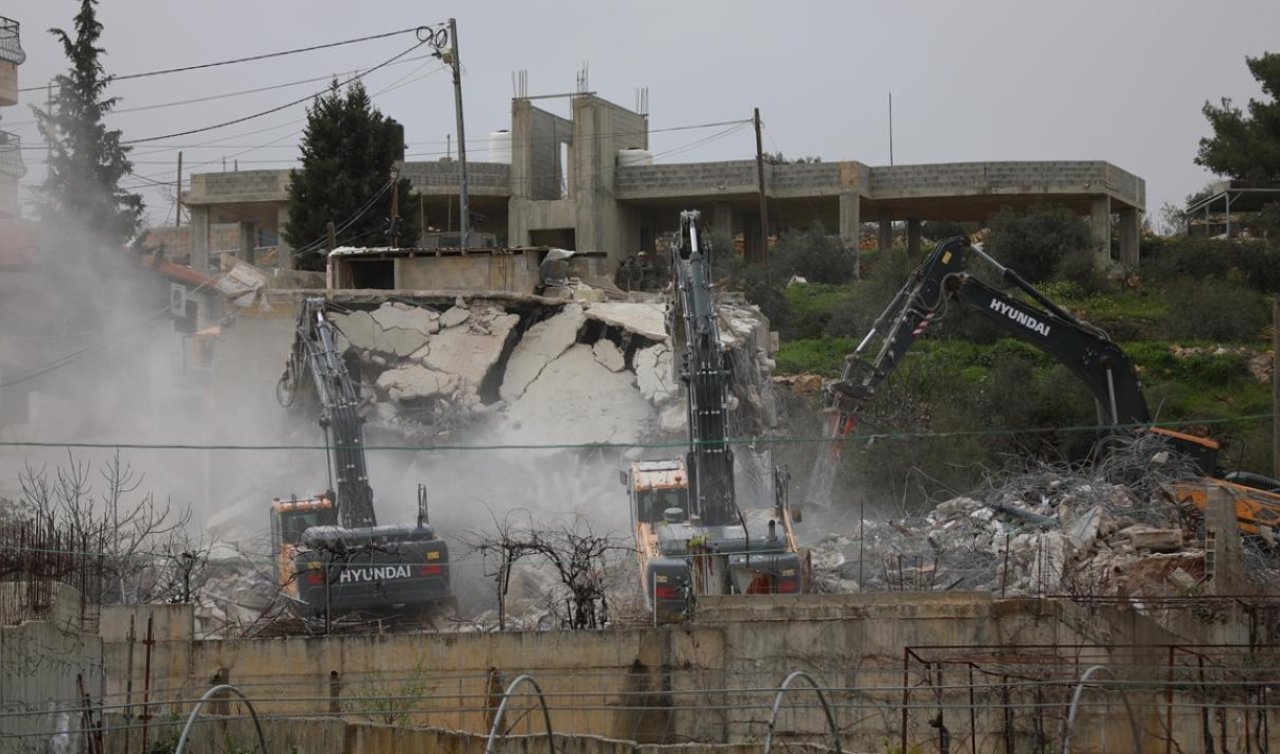 Soykırımcı İsrail 2026’nın başından beri Filistinlilere ait 312 yapıyı yıktı!