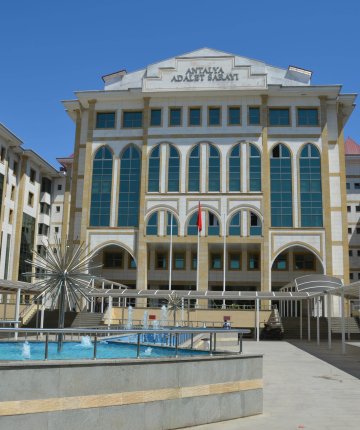 Bebeği başkasının nüfusuna kaydettiren 3 kişiye hapis