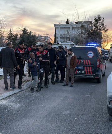 İki aile arasında taşlı sopalı kavga: 2 yaralı 10 gözaltı