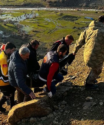 Otomobil şarampole yuvarlandı: 1 ölü 1 yaralı