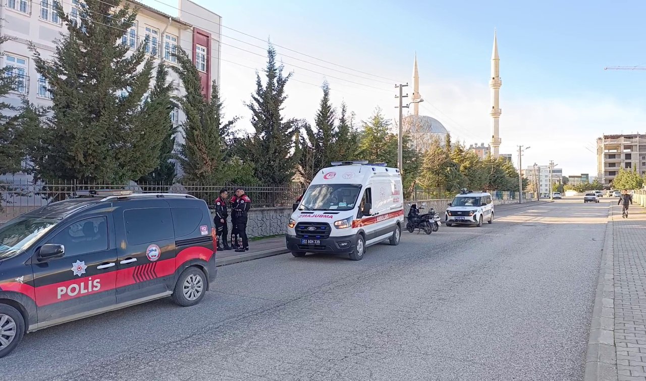 Kavga sırasında bacağına demir çubuk batan genç yaralandı