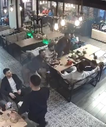 Maç izleyen taraftar gol sırasında bayıldı: Sevindik düştük bayıldık