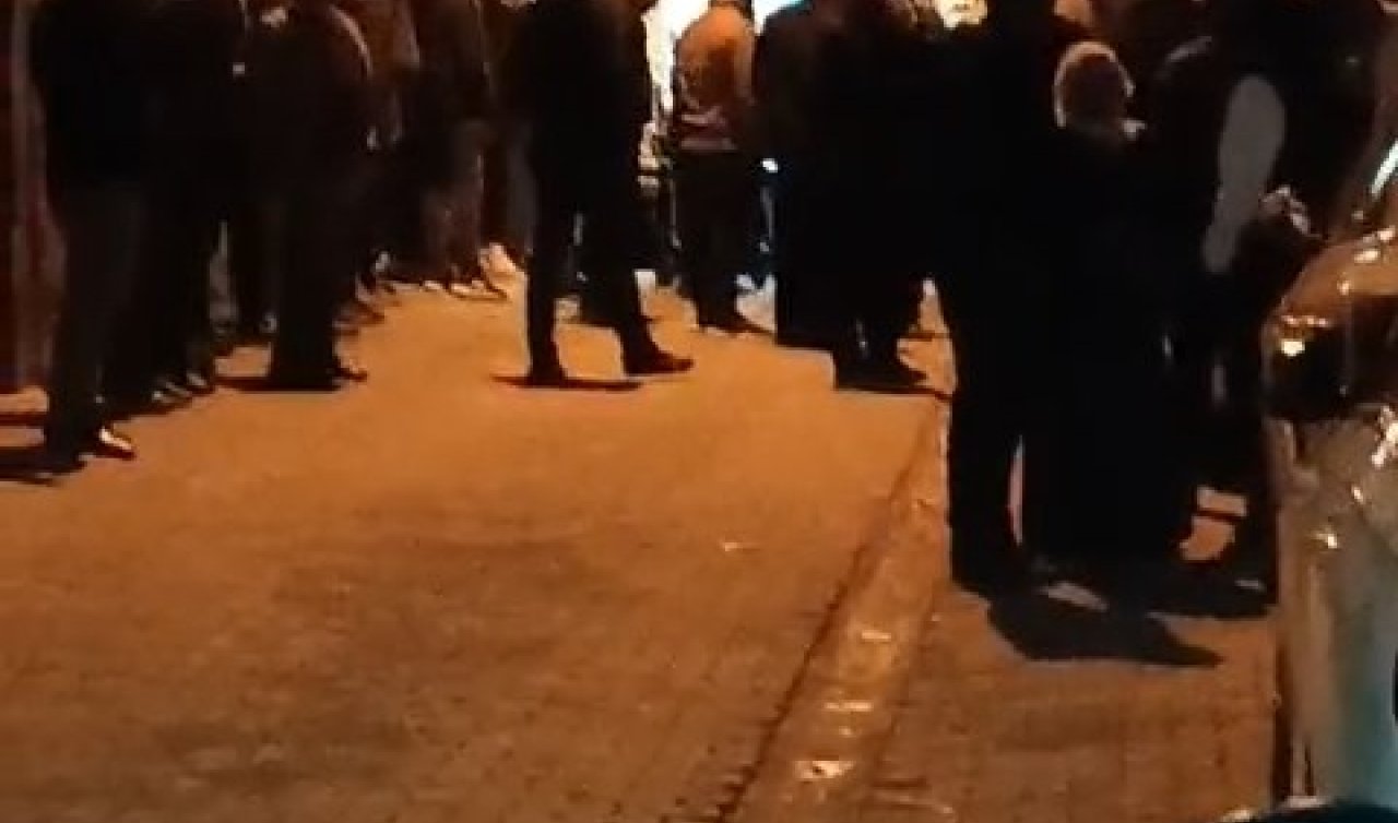 Annesini aldattığını iddia ettiği babasını öldürdü