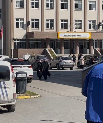 Lisede bıçaklı saldırı: 1 öğrenci ve 2 öğretmen bıçaklandı