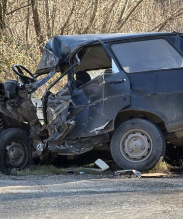 Otomobille kamyon çarpıştı: 2 ölü 4 yaralı