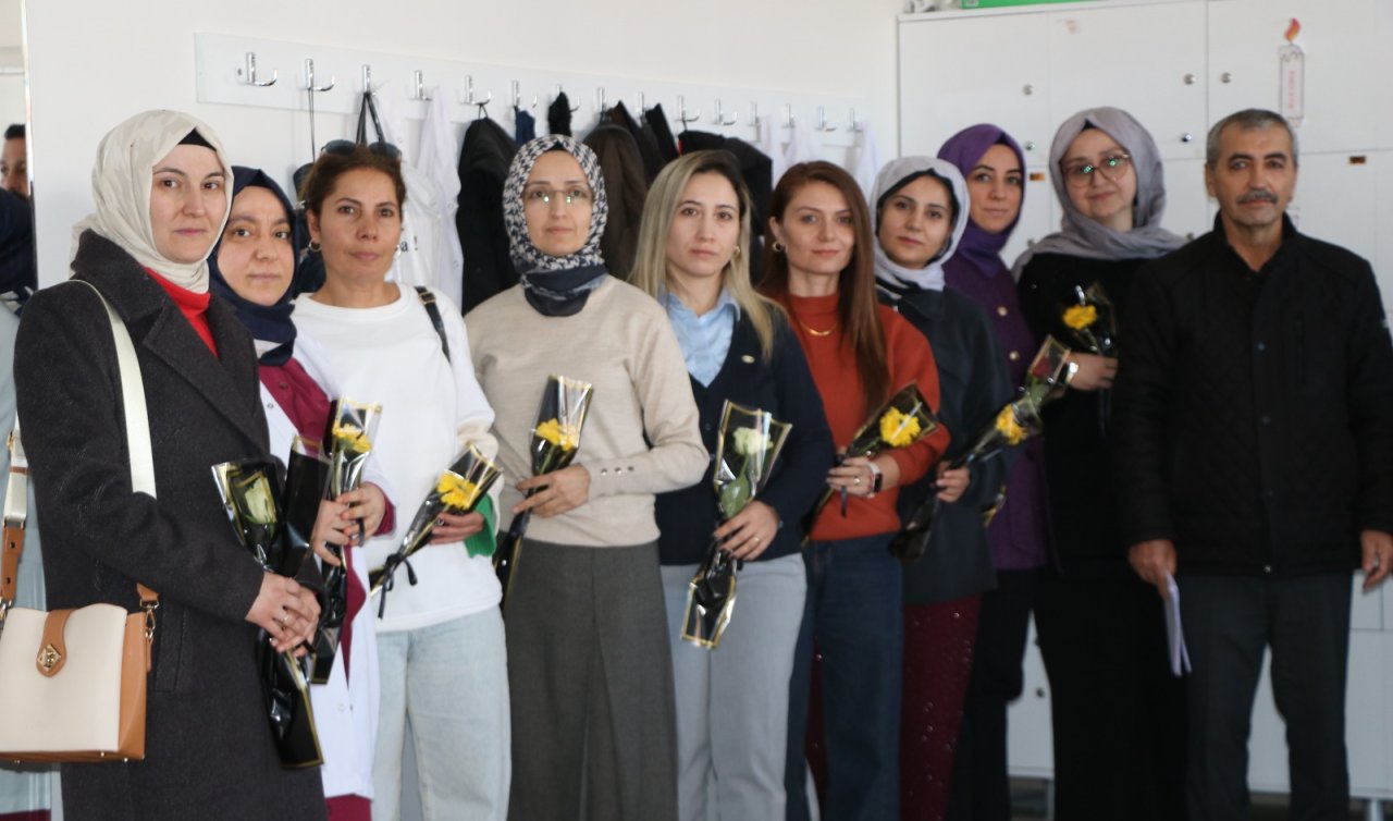 Fatma Nur öğretmenin anısına 650 meslektaşına çiçek dağıttılar 