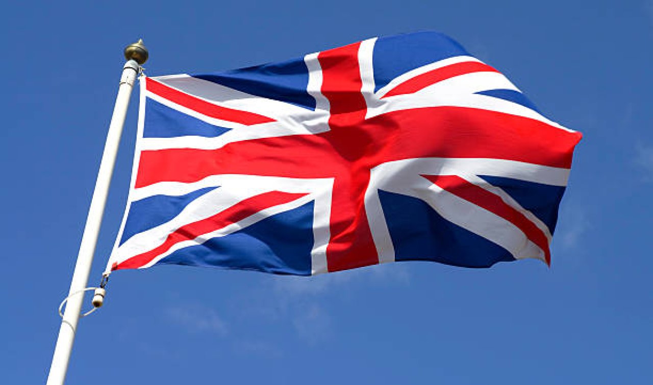 İngiltere: Hürmüz Boğazı’nda bir konteyner gemisi hasar gördü