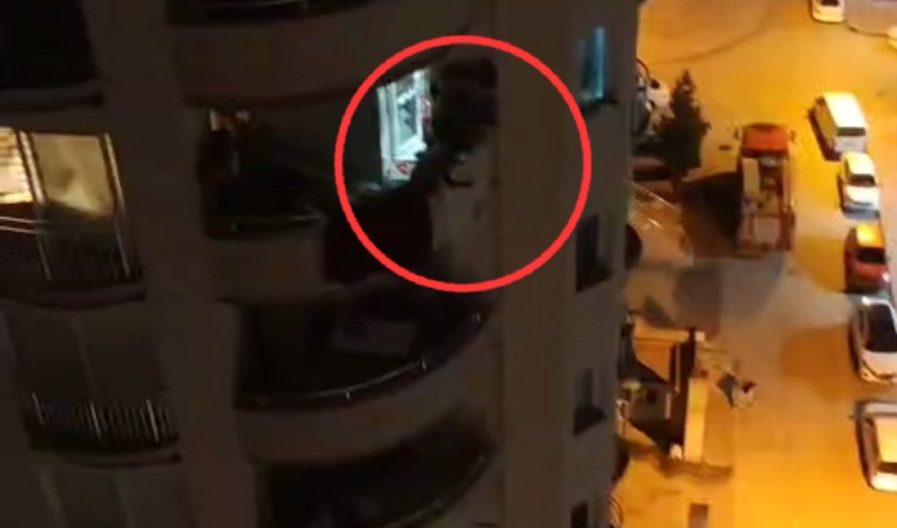 Annesiyle tartıştı evi ve kendisini yakacağını söyledi; 3 saatte ikna edildi