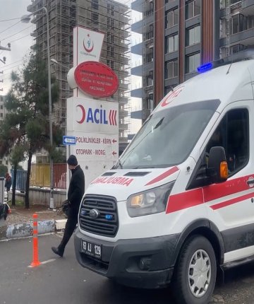 Jandarmanın müdahale ettiği kavgada ateş açıldı; 2 yaralı