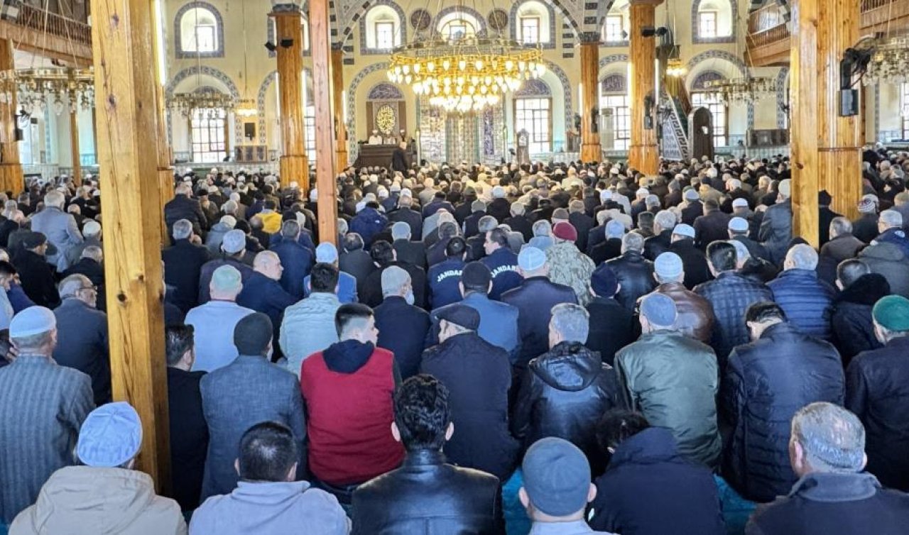 Konya’da Ramazan ayının son cuma namazı kılındı