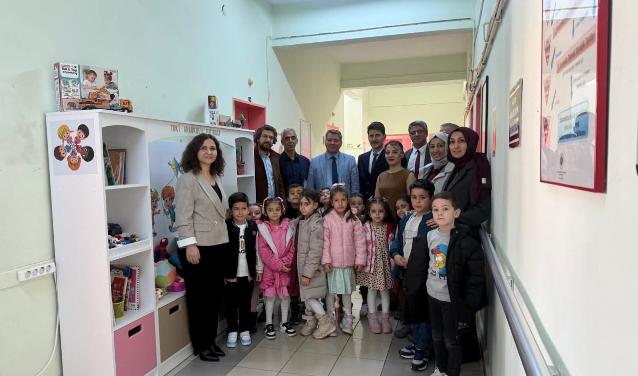 Seydişehir’de öğretmenler hastanede kitap ve oyuncak dolabı oluşturdu