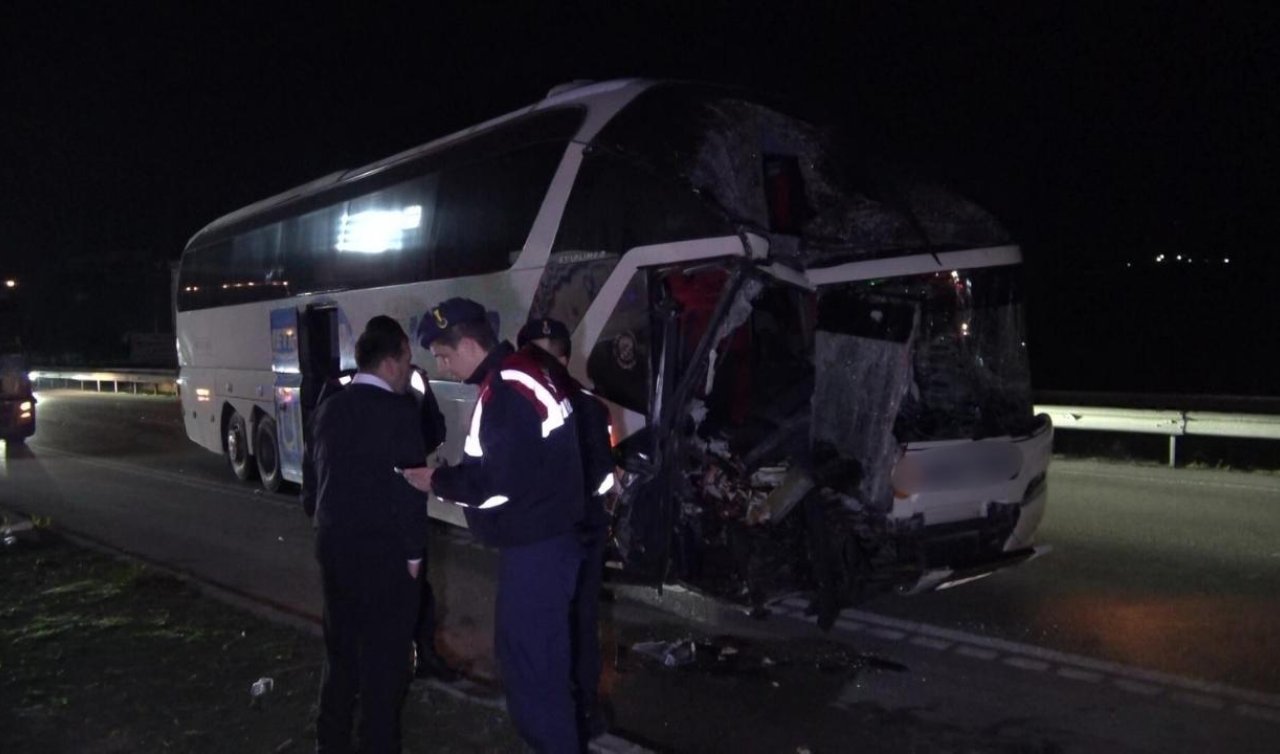 Yolcu otobüsü ile tır çarpıştı: 11 yaralı