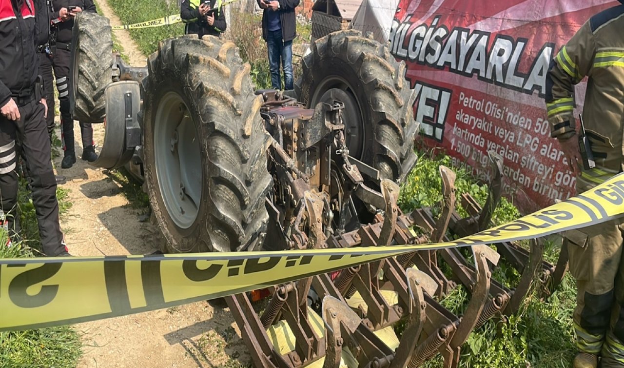 Devrilen traktörün altında kalan sürücü öldü
