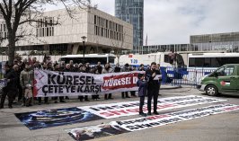 Mescid-i Aksa’nın kapatılması ve İran’a yönelik saldırılar ABD Büyükelçiliği önünde protesto edildi