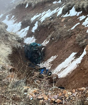 Otomobil şarampole yuvarlandı: 2 ölü, 2 ağır yaralı