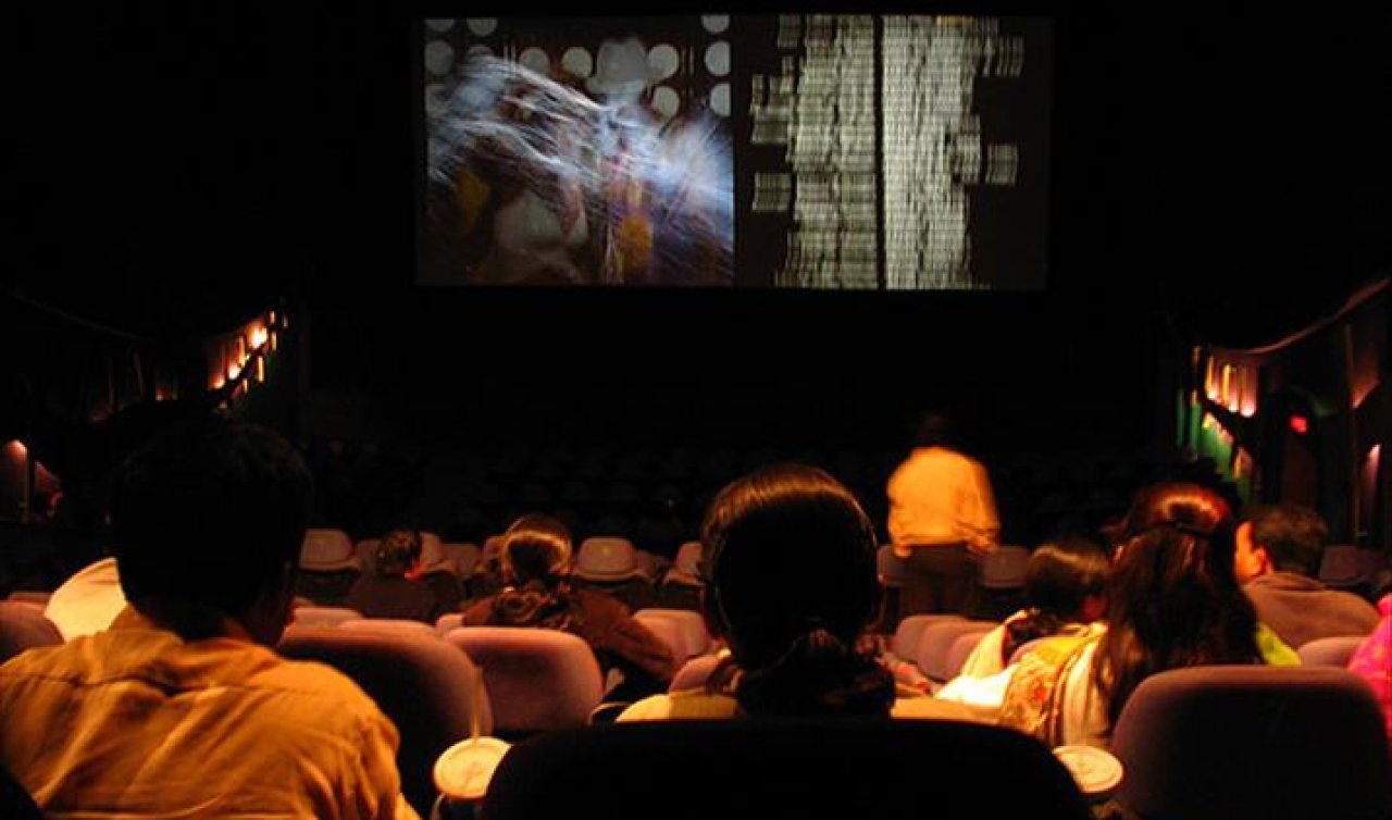 1967’da filminin final sahnesi konusunda yapımcı ile anlaşamayıp sete gitmeyen ve ulaşılamayan hangi yönetmenin filmi tamamlaması için gazeteye ilan verildi? Milyoner Sorusu