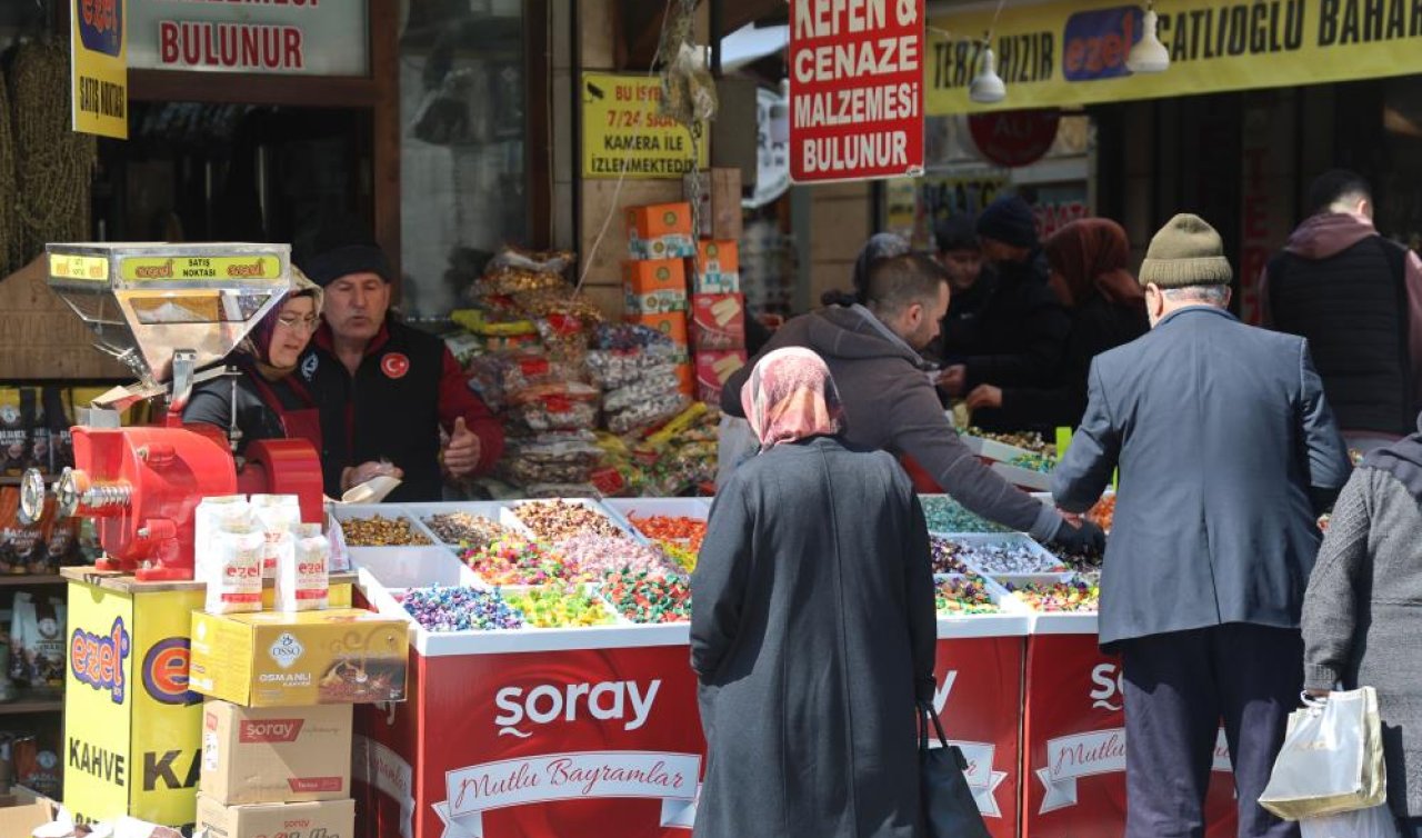 Konya’nın Tarihi Bedesten Çarşısı’nda bayram yoğunluğu
