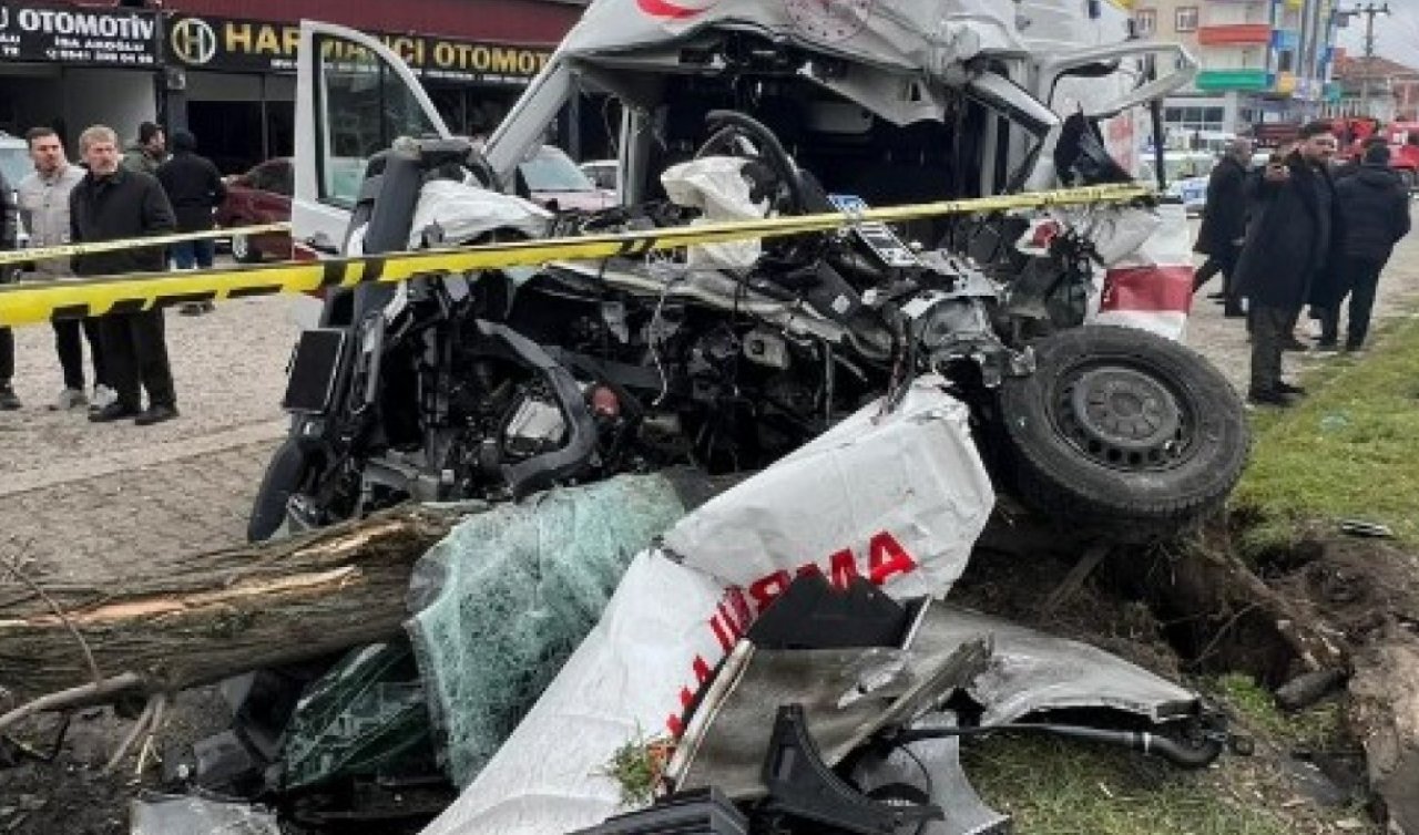 Vakaya giden ambulans kaza yaptı: 1 ölü 3 yaralı