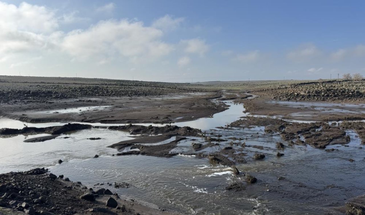 Diyarbakır’da sağanak nedeniyle sulama göleti patladı: Ekili alanlar su altında kaldı 