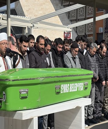 Aile içi kavgada öldürülen baba-oğul defnedildi 