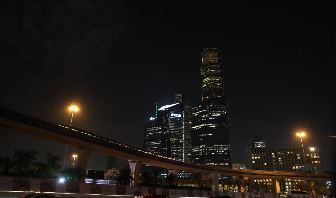 Suudi Arabistan hava sahasında bir füze ve 15 İHA’nın düşürüldüğünü duyurdu