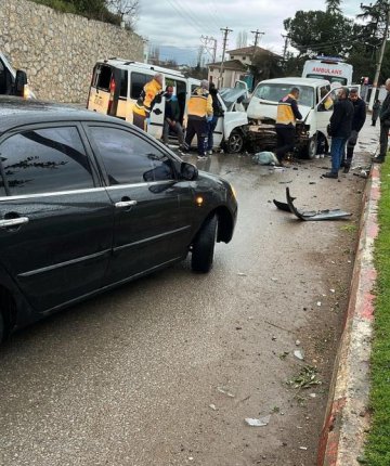  Bayram arifesinde feci kaza: 7 yaralı