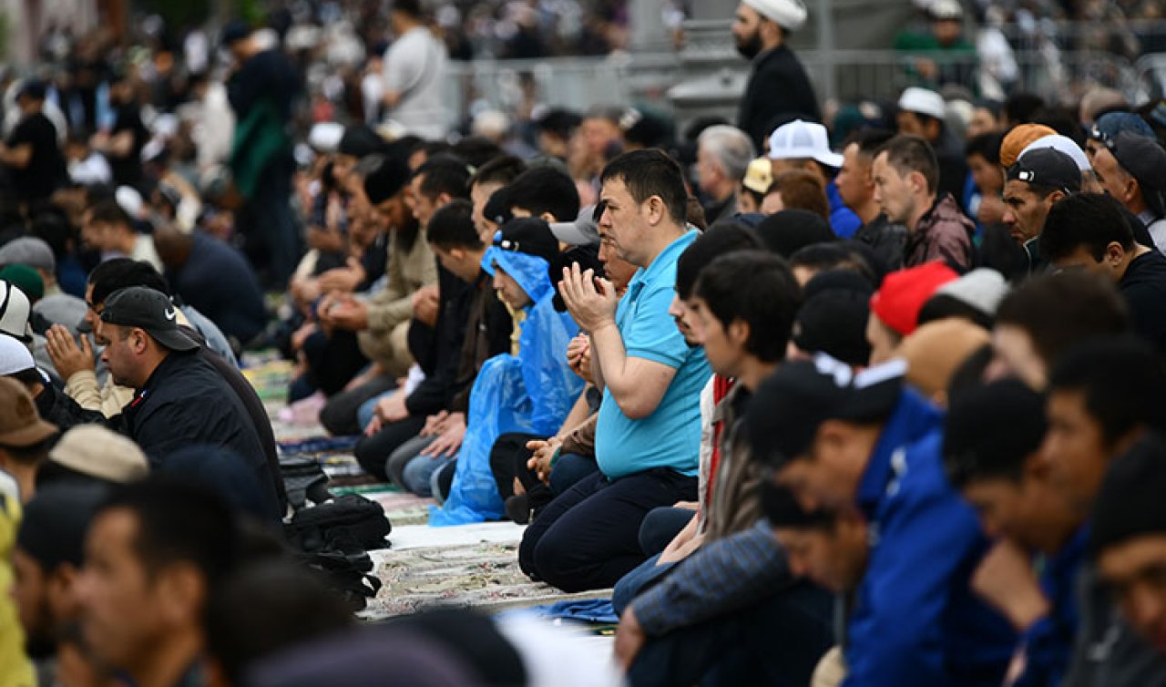 2026 İstanbul’da Ramazan Bayramı Namazı Saat Kaçta? İstanbul Arnavutköy, Avcılar, Bağcılar, Bahçelievler, Bakırköy, Başakşehir, Beşiktaş, Beylikdüzü, Beyoğlu, Büyükçekmece, Çatalca, Esenler, Esenyurt, Eyüpsultan, Fatih, Gaziosmanpaşa, Güngören, Kağıthane, Küçükçekmece, Sarıyer, Silivri, Sultangazi, Şişli, Zeytinburnu, Adalar, Ataşehir, Beykoz, Çekmeköy, Kadıköy, Kartal, Maltepe, Pendik, Sancaktepe, Sultanbeyli, Şile, Tuzla, Ümraniye, Üsküdar Bayram Namazı saati