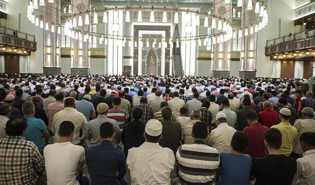 2026 Aydın’da Ramazan Bayramı Namazı Saat Kaçta? Aydın Merkez ilçesi bulunmaktadır. Aydın Büyükşehir Belediyesi’ne bağlı bu ilçeler; Bozdoğan, Buharkent, Çine, Didim, Efeler, Germencik, İncirliova, Karacasu, Karpuzlu, Koçarlı, Köşk, Kuşadası, Kuyucak, Nazilli, Söke, Sultanhisar ve Yenipazar ilçeleri Bayram Namazı saatleri