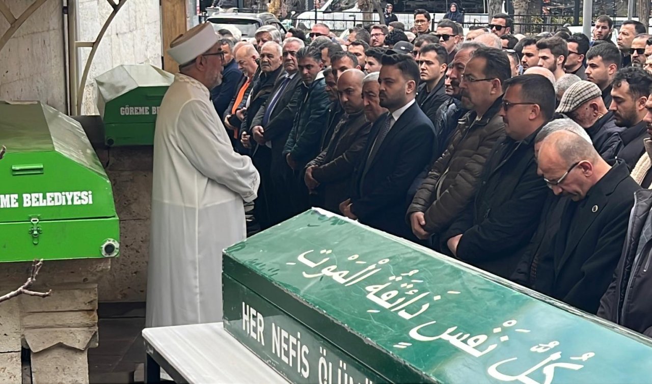 Bayram tatili acıya döndü! 3 aracın karıştığı kazada ölen baba ve 2 oğlu toprağa verildi