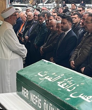 Bayram tatili acıya döndü! 3 aracın karıştığı kazada ölen baba ve 2 oğlu toprağa verildi