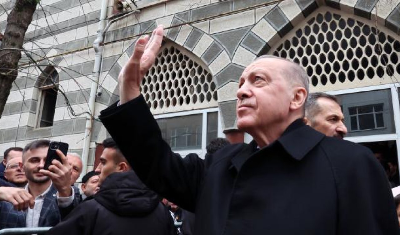 Cumhurbaşkanı Erdoğan cuma namazını Merkez Sahil Camisi’nde kıldı