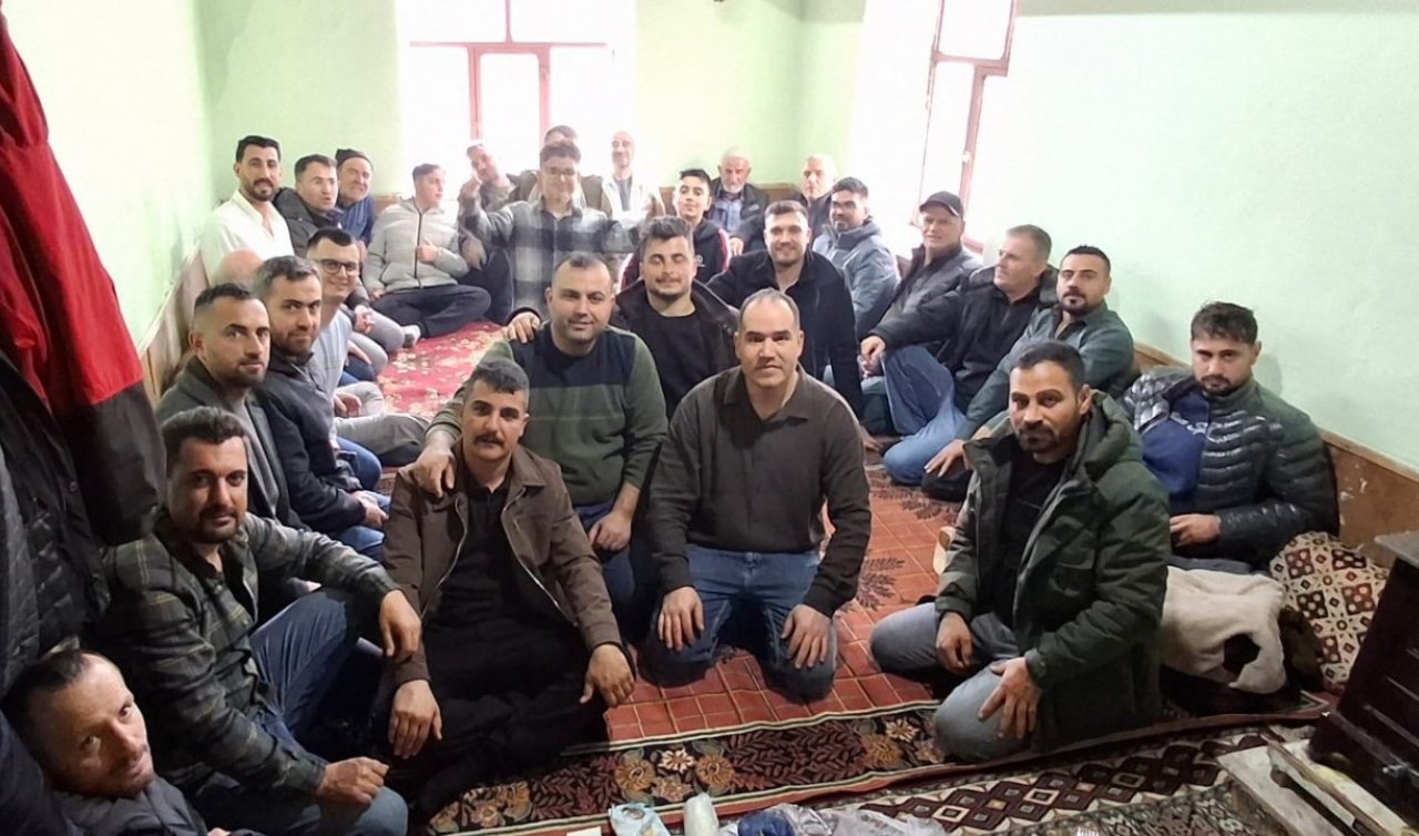 Beyşehir’de vatandaşlar köy odalarında bayramlaşıyor