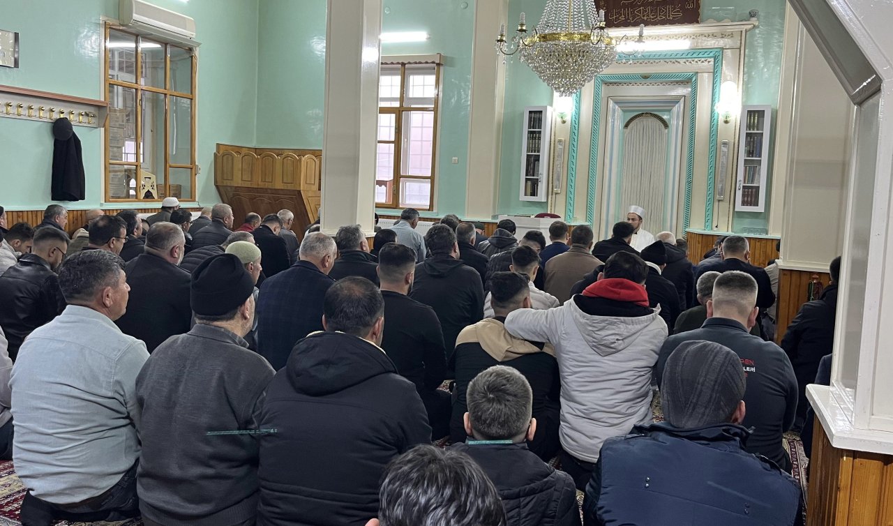 Karapınar’da Bayram Namazında camiler doldu