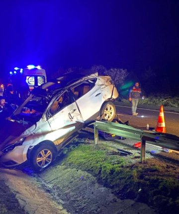 Otomobil SUV tipi araçla çarpıştı: 2 ölü 4 yaralı