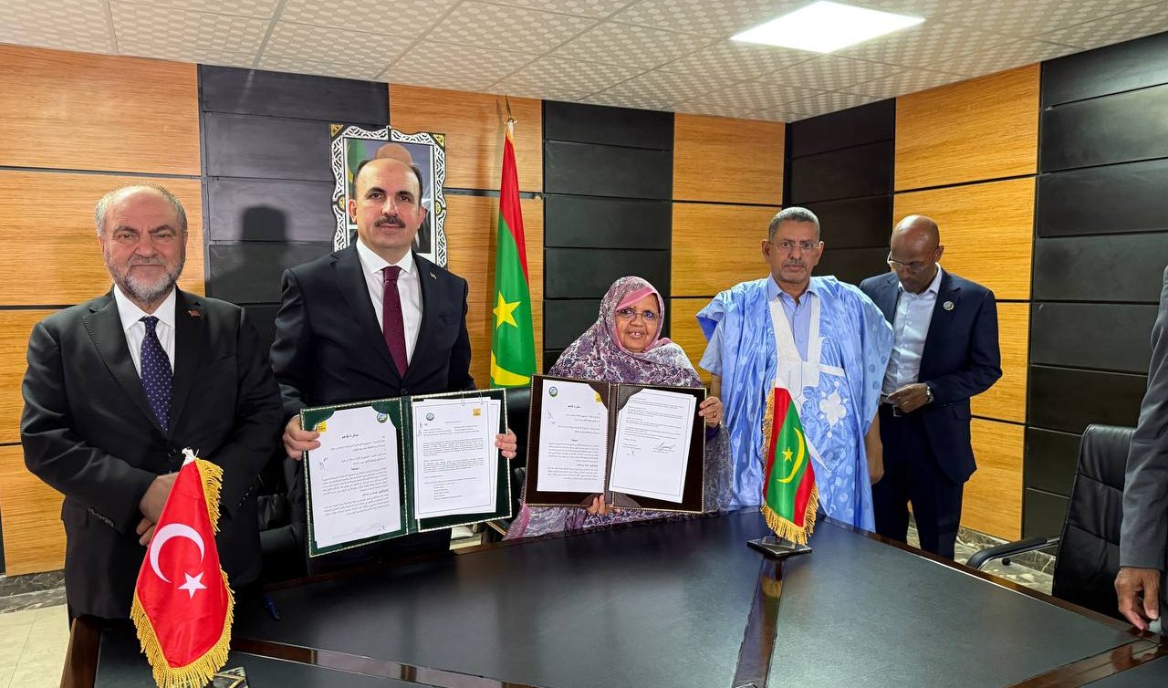 Moritanya’da Türkoloji okuyan Afrikalı öğrenciler UCLG Başkanı Altay’ı coşkuyla karşıladı