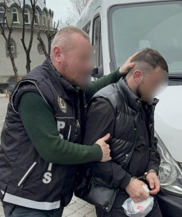 Uyuşturucu satarken suçüstü yakalandı