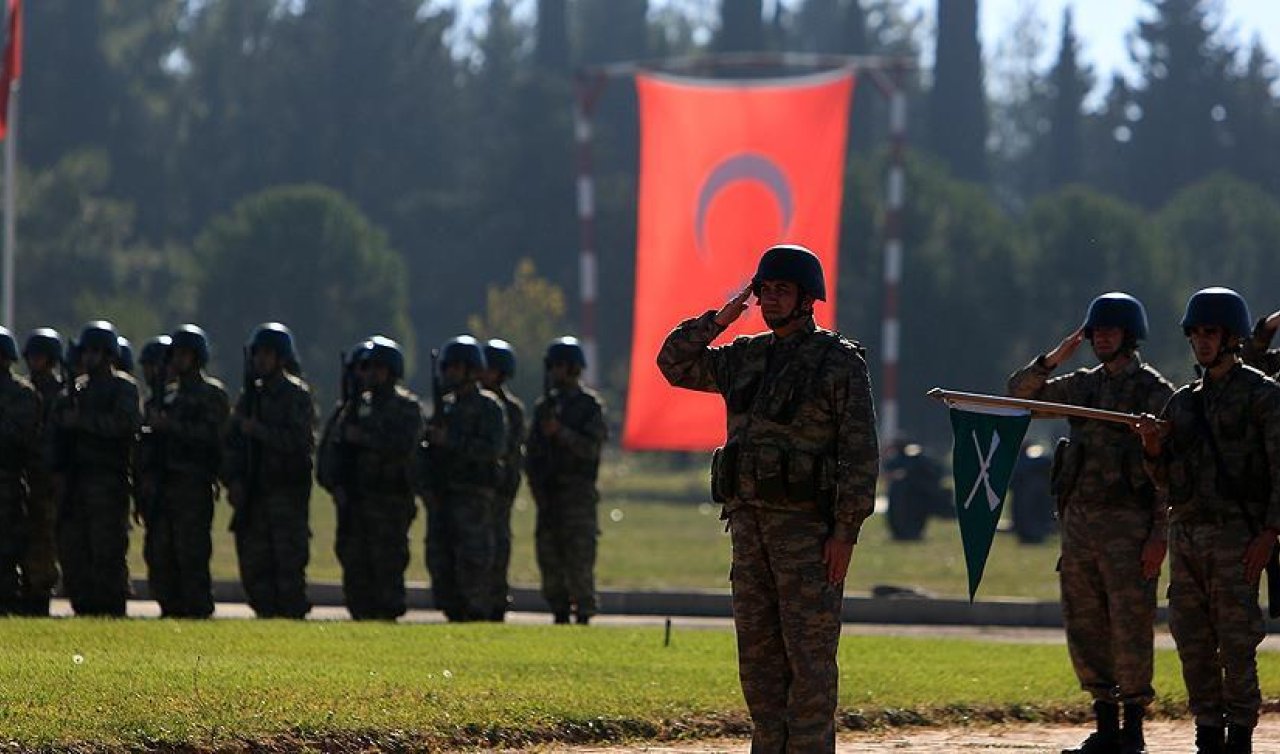 Türk Silahlı Kuvvetlerinde görev yapan bir subayın teğmen rütbesinden albay rütbesine ulaşabilmesi için toplam kaç kez terfi etmesi gerekir? Beyaz’la Joker Sorusu