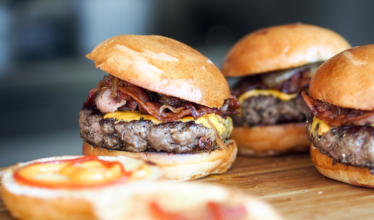 Bir fast food ürünü olan hamburger, ismini hangisinden almıştır? Beyaz’la Joker Sorusu