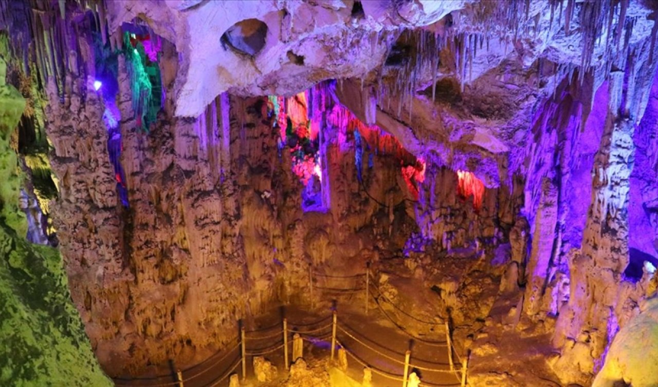 Hangisi 90’larda kuzey kutbunda namaz kılan ve keloğlan mağarasının sırlarını ülkemize tanıtan gazetecidir? Beyaz’la Joker Yarışması