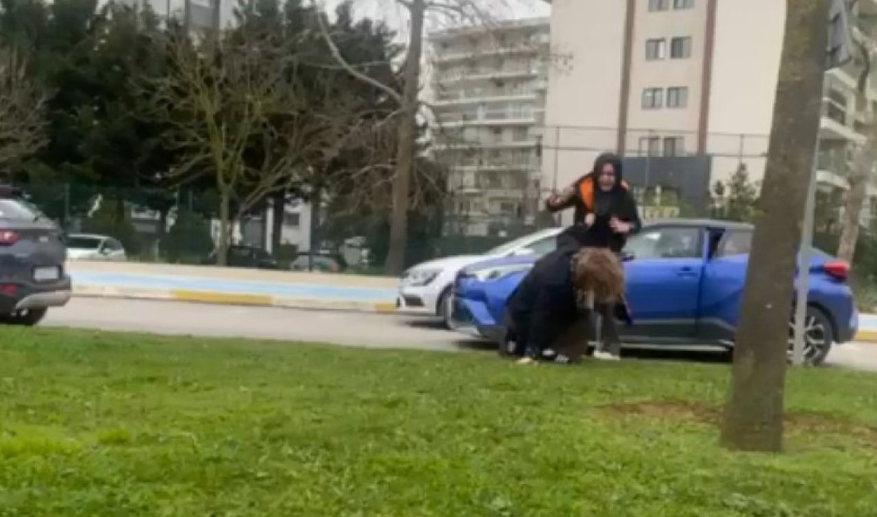İki sürücü arasında yol kavgası çıktı: Kimseye aldırmadan yerlerde sürükledi
