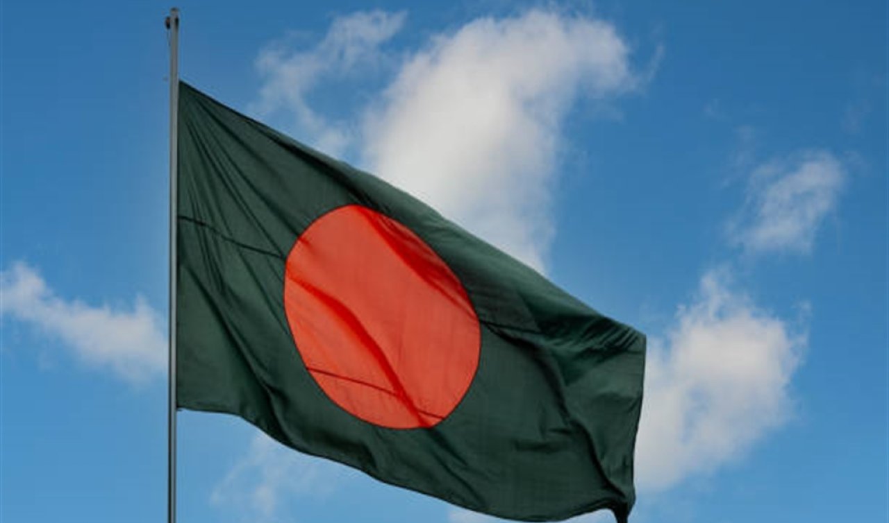 Bangladeş’te yolcu otobüsü nehre düştü: 24 ölü 