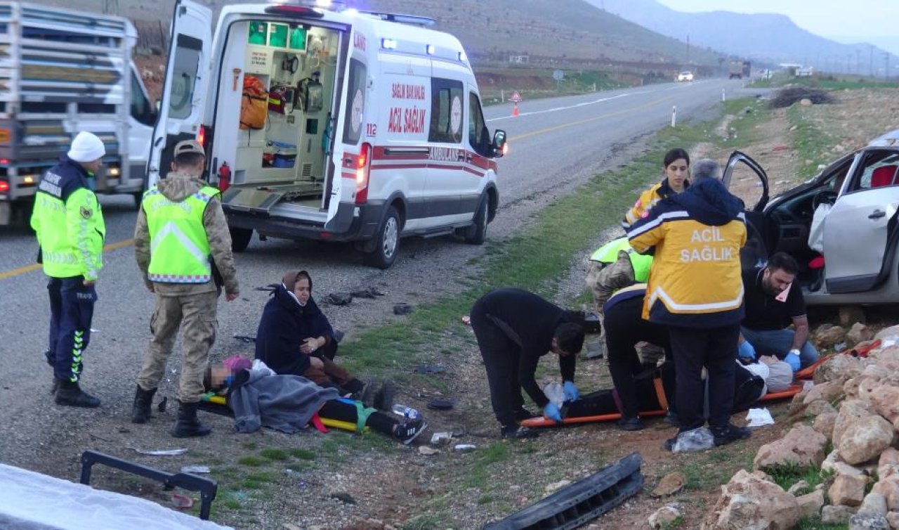 Direğe çarpıp takla atan araç hurdaya döndü: 5 yaralı