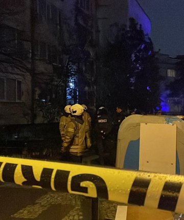 4 katlı binada yangın: 2 kişi dumandan etkilendi