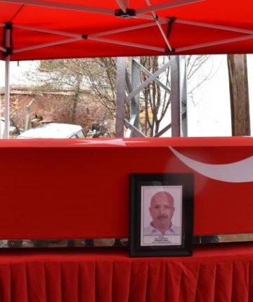 Trafik kazasında şehit olan polis memuru son yolculuğuna uğurlandı