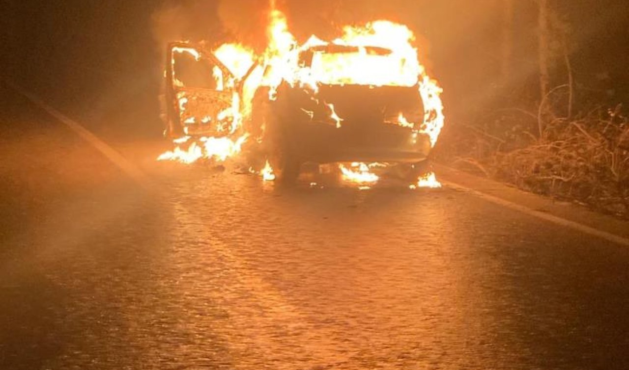 Seyir halindeki otomobil alev alev yandı