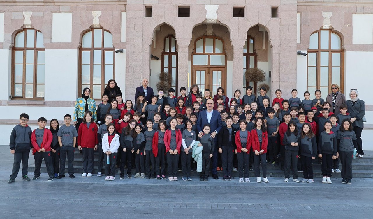 Başkan Altay Taş Bina’yı ziyaret eden öğrencilerle buluştu