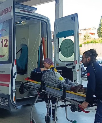 İşçileri taşıyan midibüs devrildi: 17 yaralı